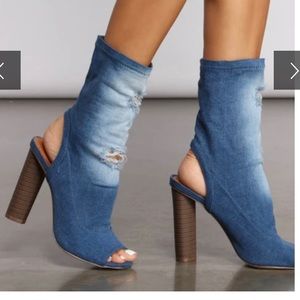 Jean heel boots NEW in box size 8